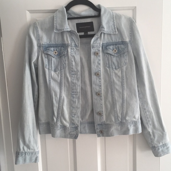 Banana Republic Light Wash Denim Jacket - Picture 1 of 3